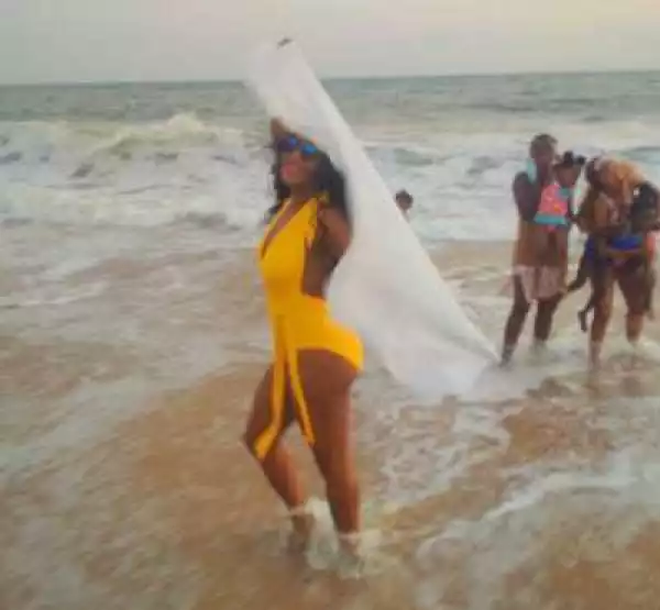 Photos: Actress Ini Edo Flaunts Butt In Sexy Swimsuit At The Beach